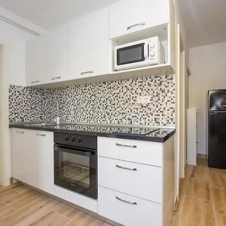 Six With Terrace And Free Parking Pag - Ae1427