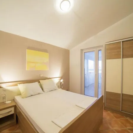 Appartamento Six With Terrace And Free Parking Pag - Ae1427