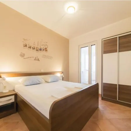 Appartamento Six With Terrace And Free Parking Pag - Ae1427 *