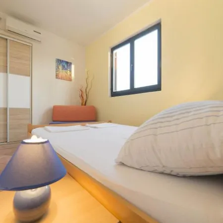 Six With Terrace And Free Parking Pag - Ae1427 Mandre